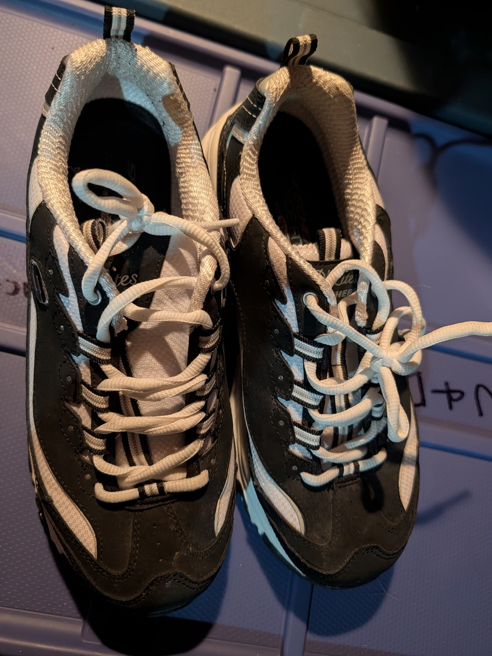 Sketcher wide fit memory foam tennis shoes size 9 black white silver